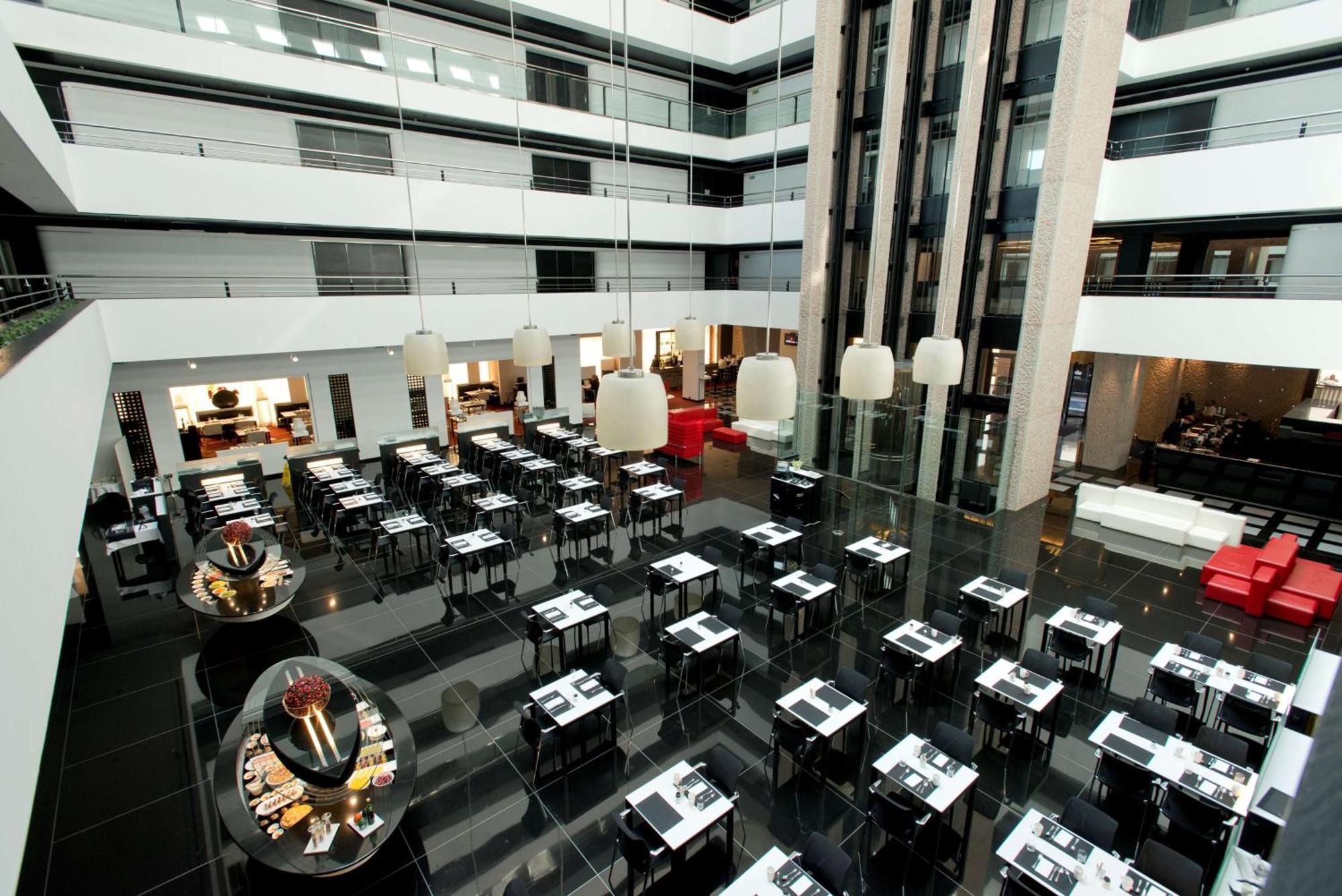 Hilton Madrid Airport — Zdjęcia 1